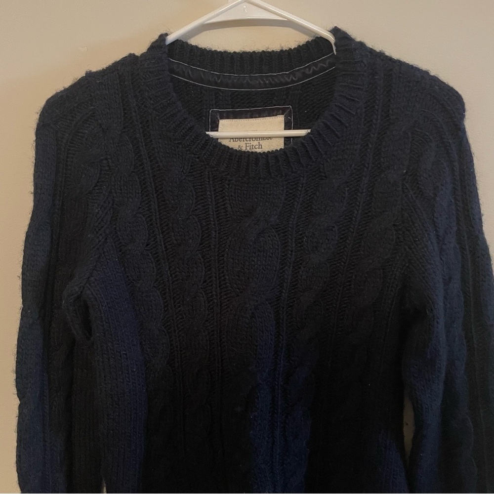 Abercrombie - Cable knit navy blue sweater